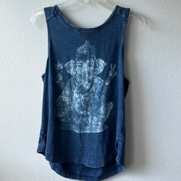 Lucky Brand Tops - Lucky Brand top size Large Blue elephant zipper back sleeveless